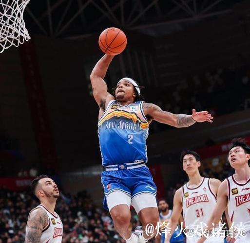 威尔斯反击一条龙接球滑翔劈扣,辽宁领先广厦18分 威尔斯反击一条龙接球滑翔劈扣,辽宁领先广厦18分