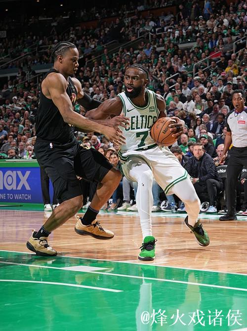 布朗29+10怀特16+7 凯尔特人送国王三连败