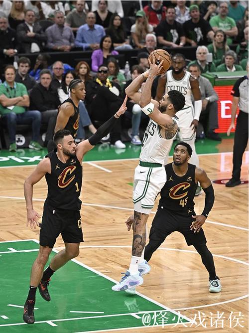 布朗29+10怀特16+7 凯尔特人送国王三连败